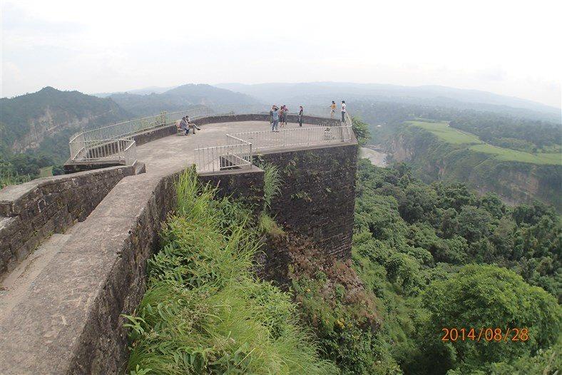 Our students enjoying the views from Kangra Fort