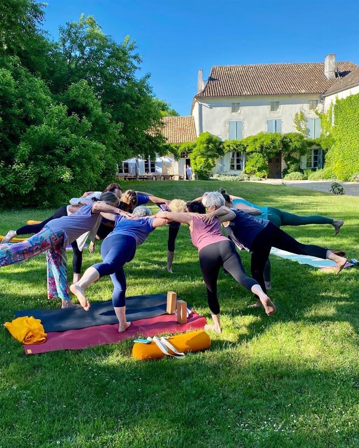 Group pose at Chateau du Bardouly, Bordeaux Retreat May 2022