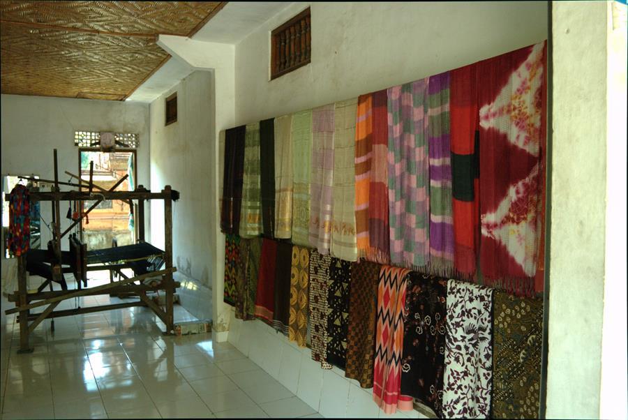Traditional weavers 