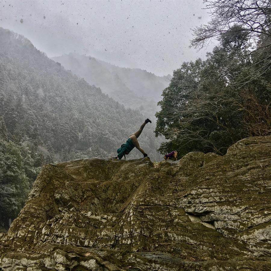 Snowy Hiking&Yoga