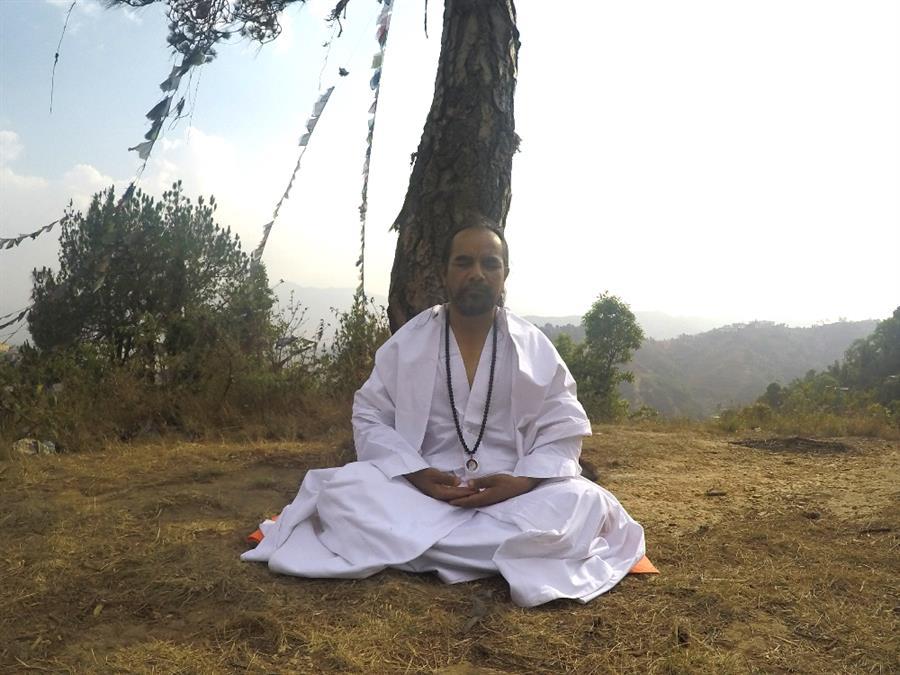 Swami Padmasattva Under-Tree Meditation01