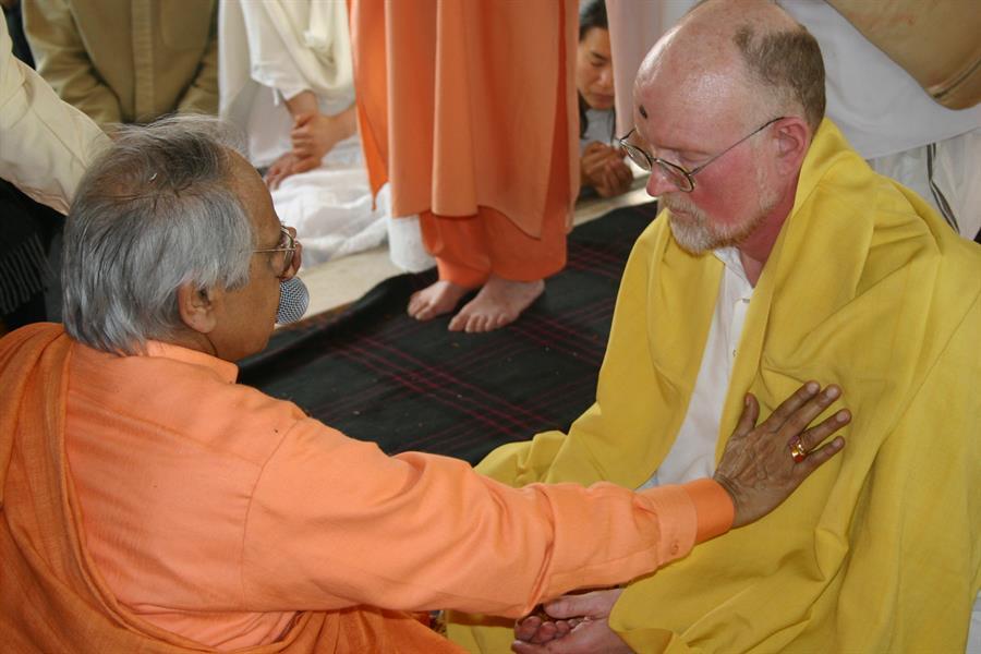 Receiving vows from M.M. Swami Veda Bharati