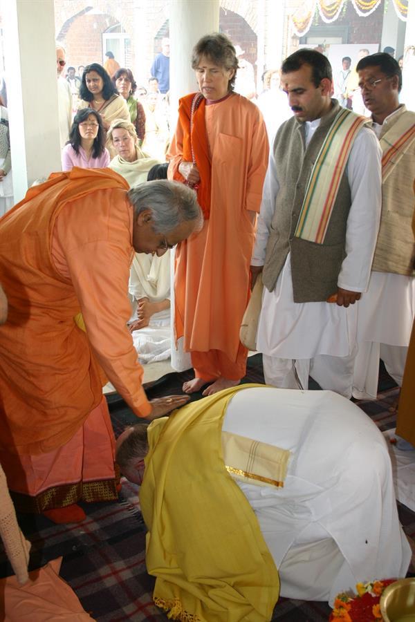 Pranams (Swami Ma Seva Bharati)