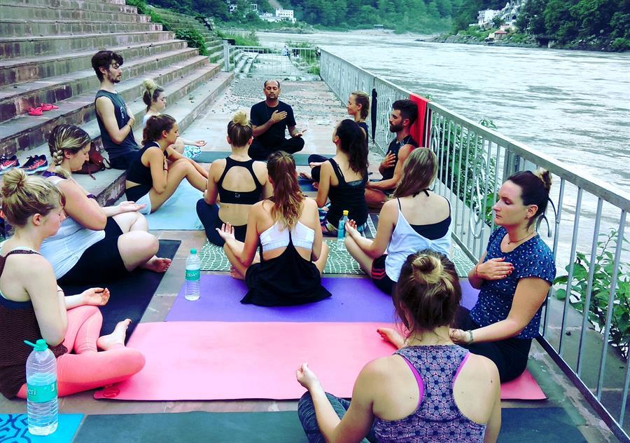 Mantra-Yoga-Meditation-School-India