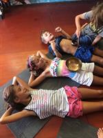 Kids yoga, Club de Vela