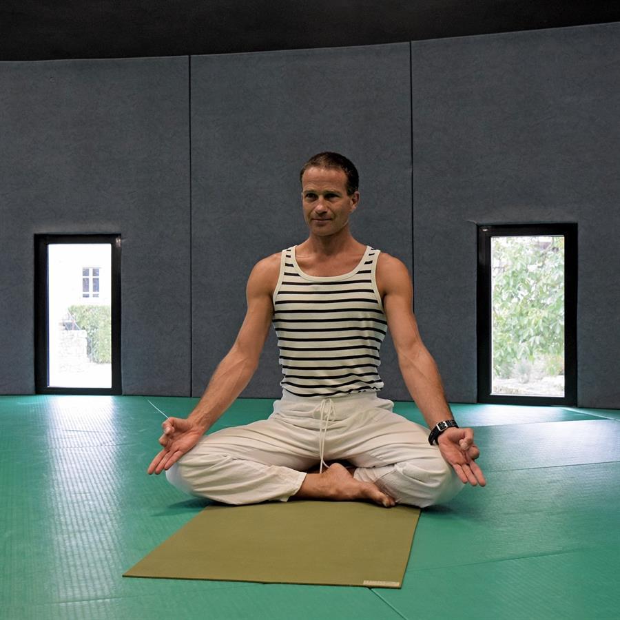 yoga-alliance-lex-reinhart-profile-meditation-school-2017