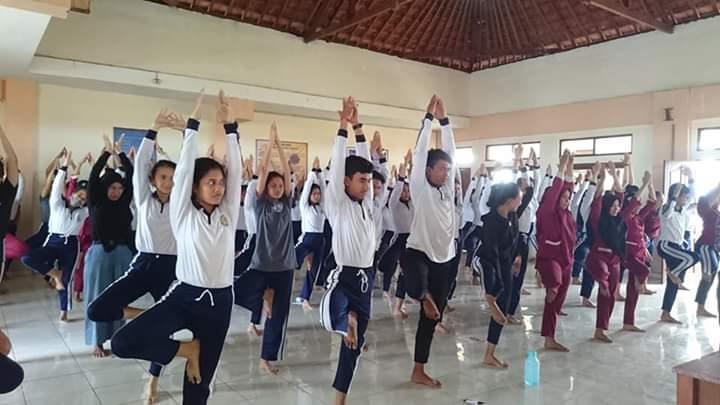 Schools + teenagers yoga