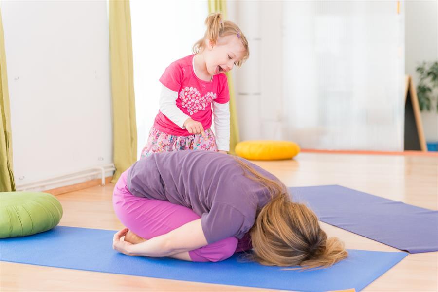 Unterricht: Mama-Kleinkind-Yoga
